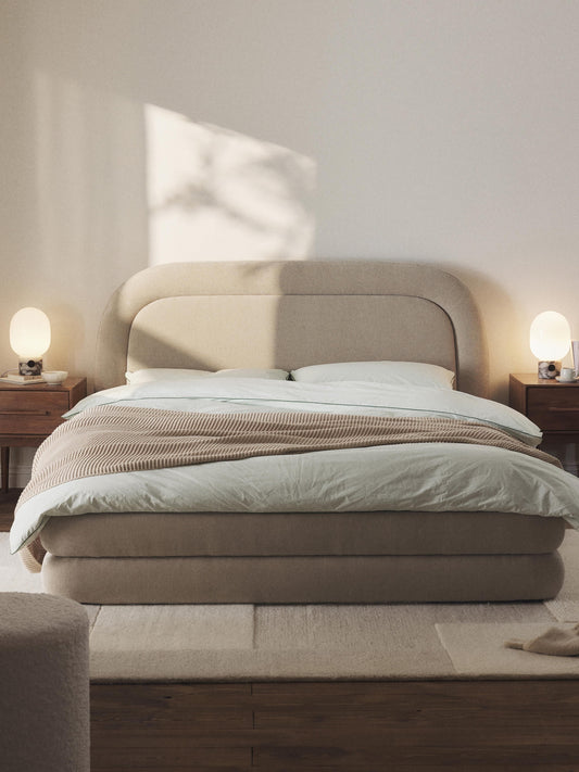 Soltrivo Upholstered Bed