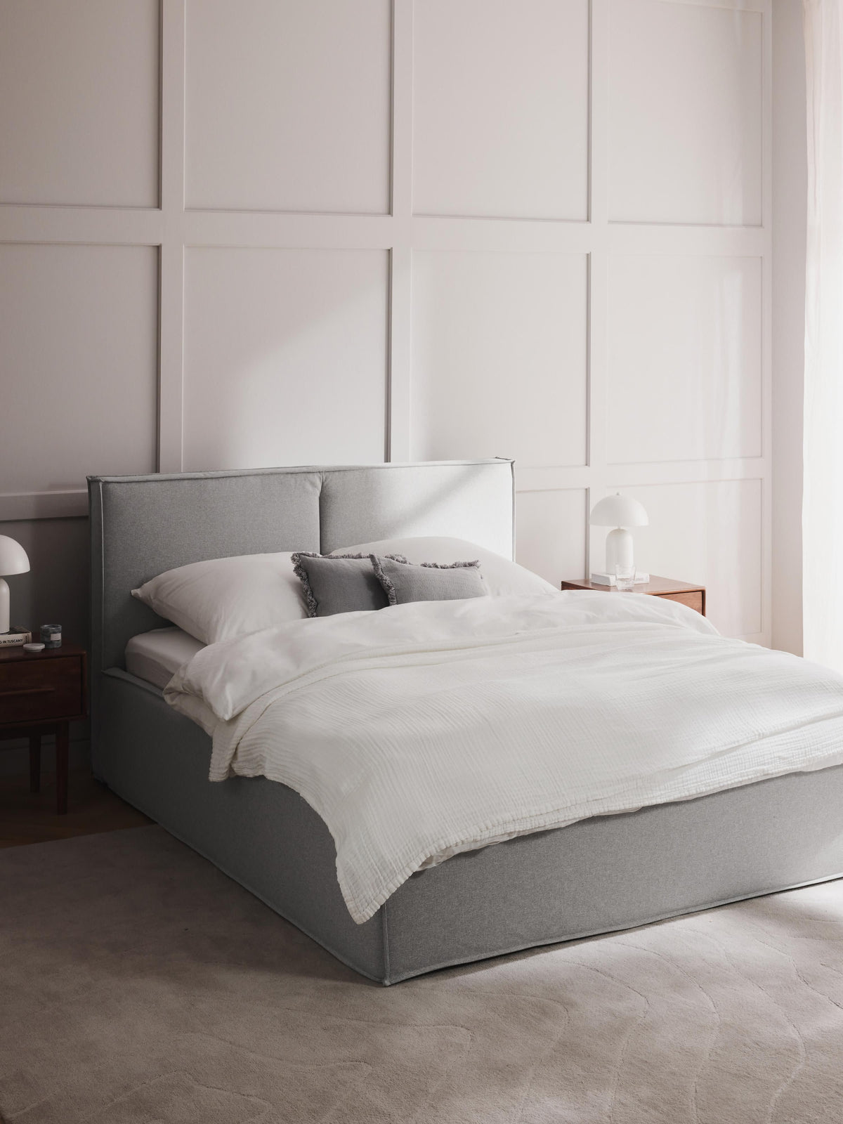 Drenalto Upholstered Bed