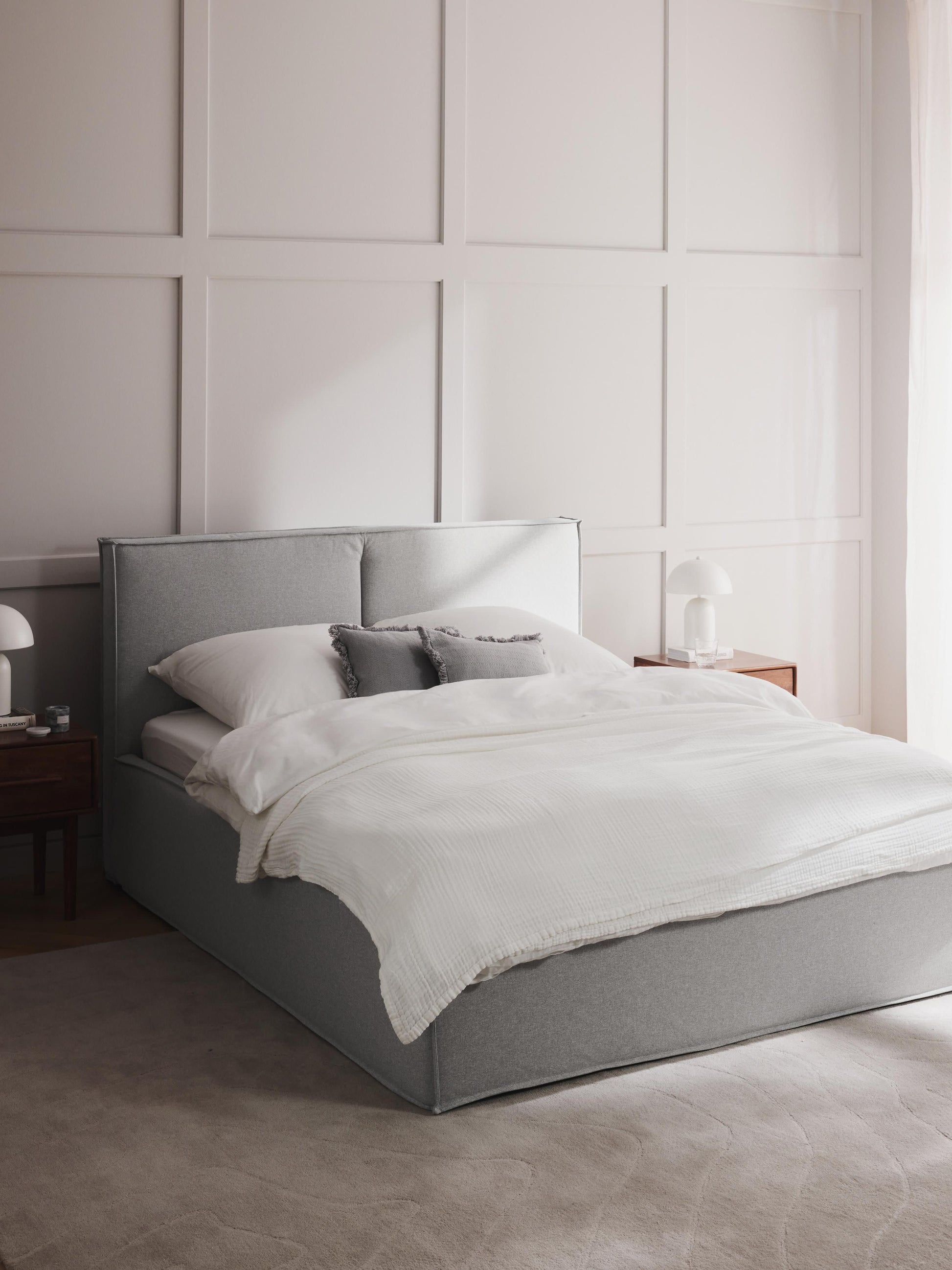 Drenalto Upholstered Bed