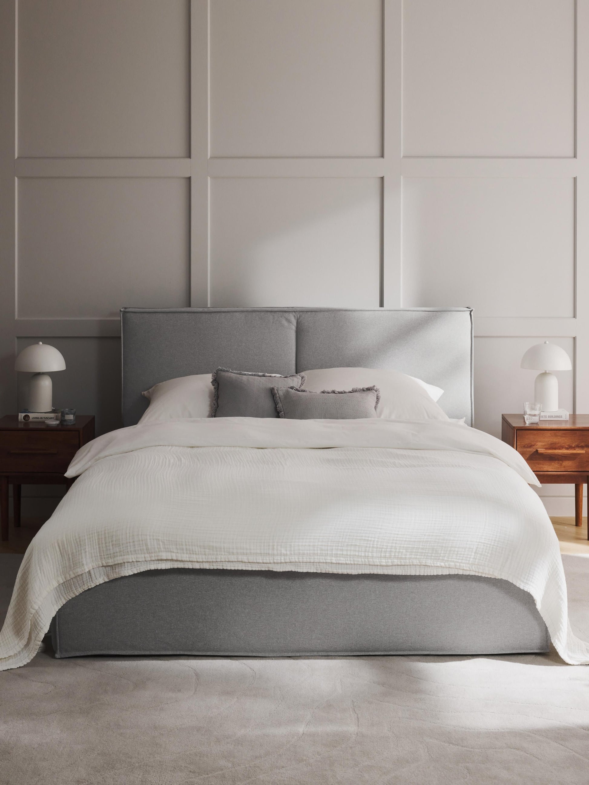 Drenalto Upholstered Storage Bed