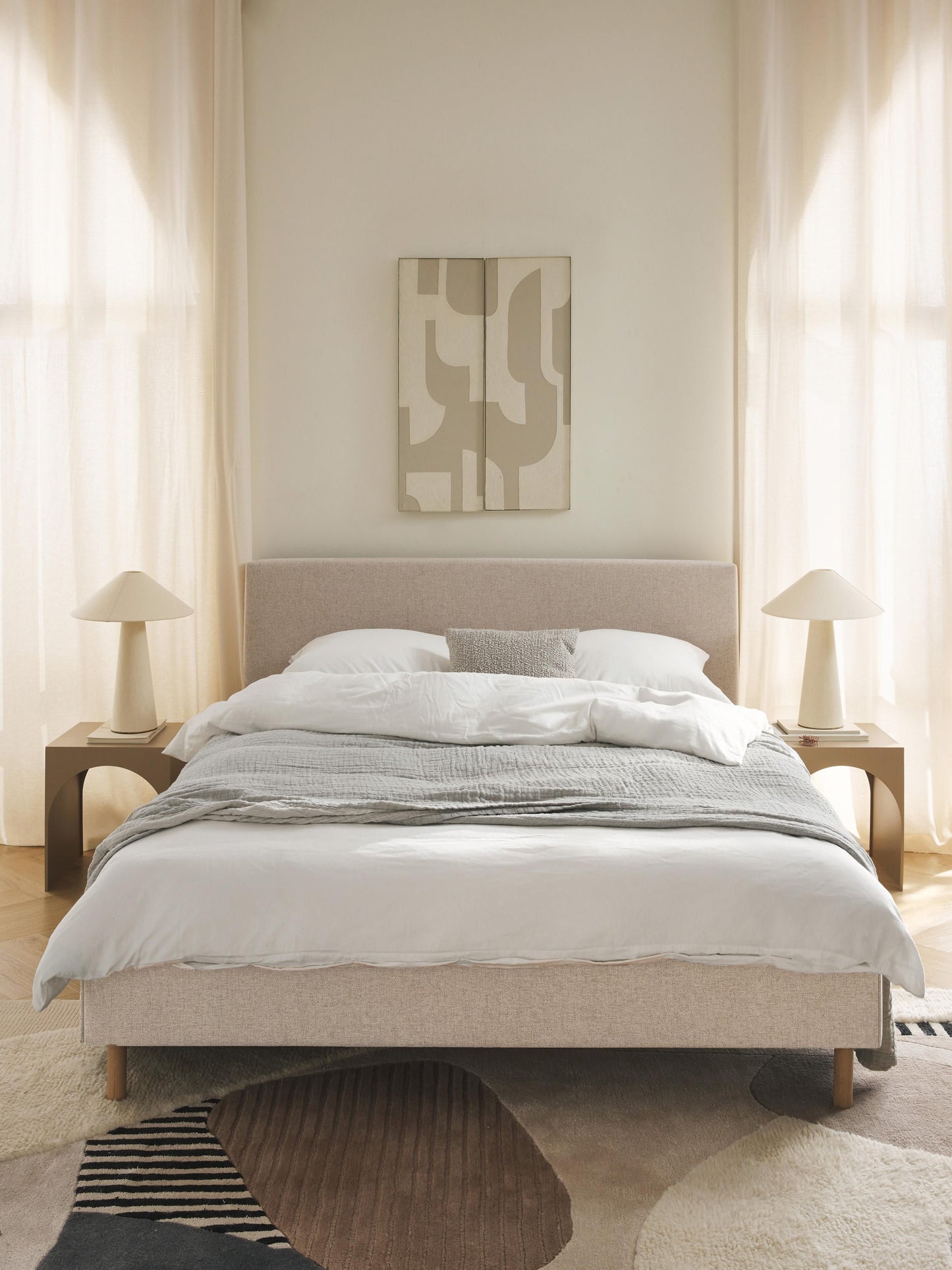 Giulessi Upholstered Bed with Wooden Feet