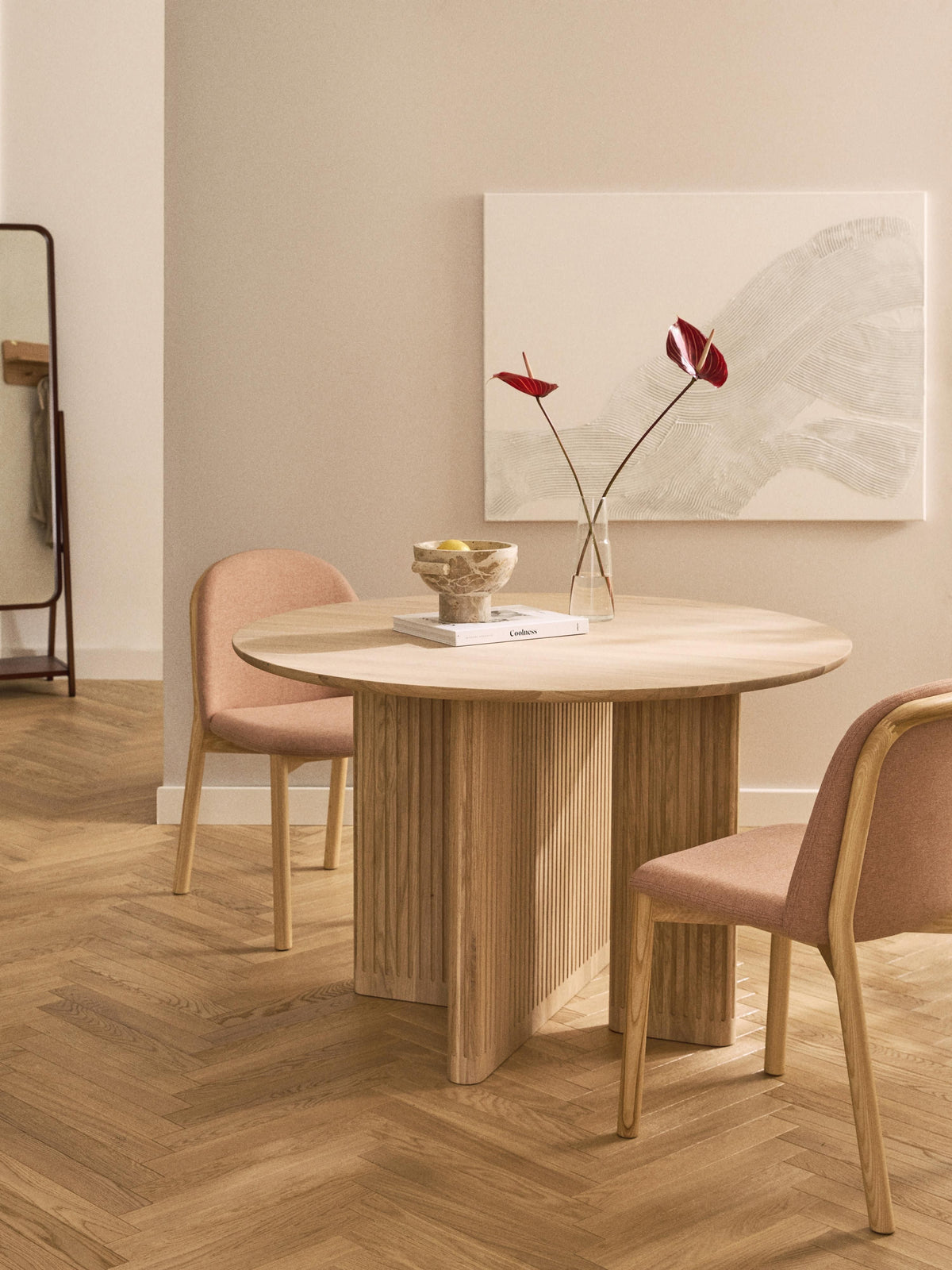 Jolvenna Round Dining Table in Oak, Ø 120 cm