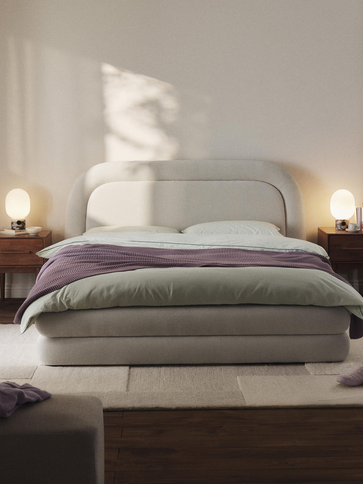 Soltrivo Upholstered Bed
